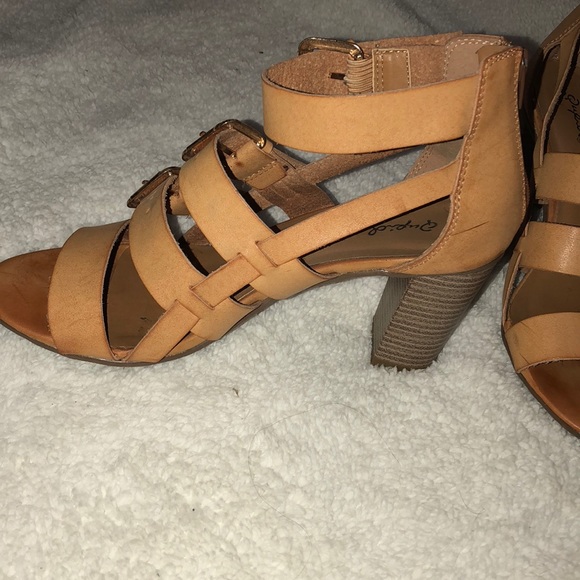 Shoes - Picture 4 of 5